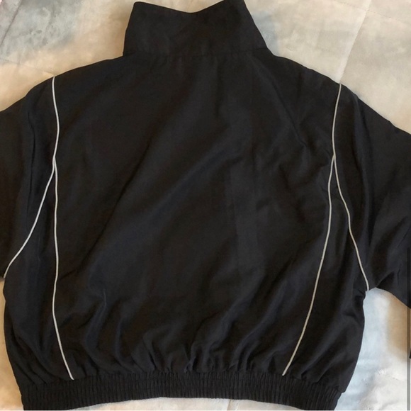 Black Cropped Vintage Style Windbreaker - Picture 4 of 4